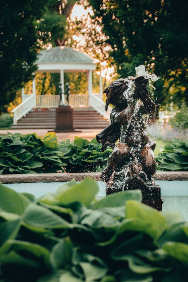 Staty i fontän i Stadsparken.